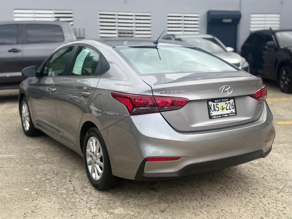 2022 Hyundai Accent SE, foto 2