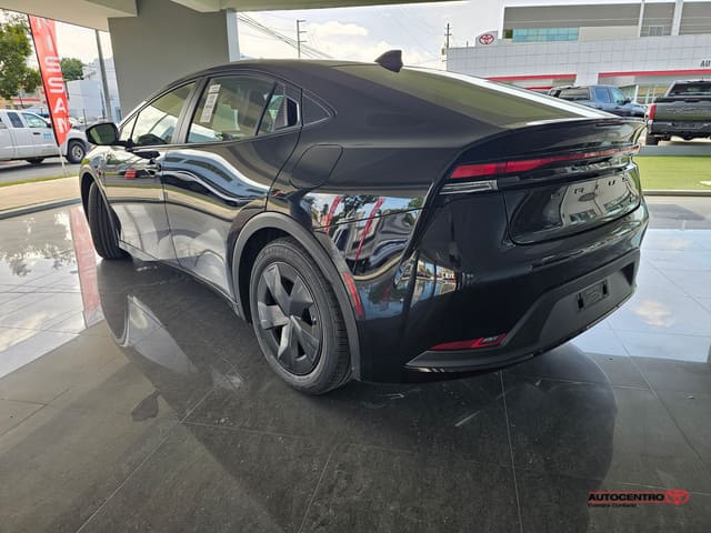 Toyota Prius LE 2026