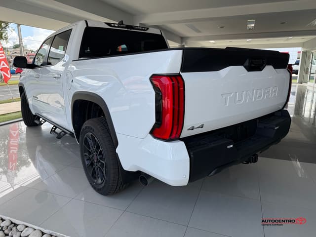 Inicio 65 Toyota Tundra 4WD SR5 2025