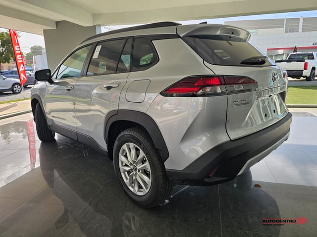 Toyota Corolla Cross LE 2026