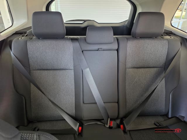 Toyota RAV4 LE 2026