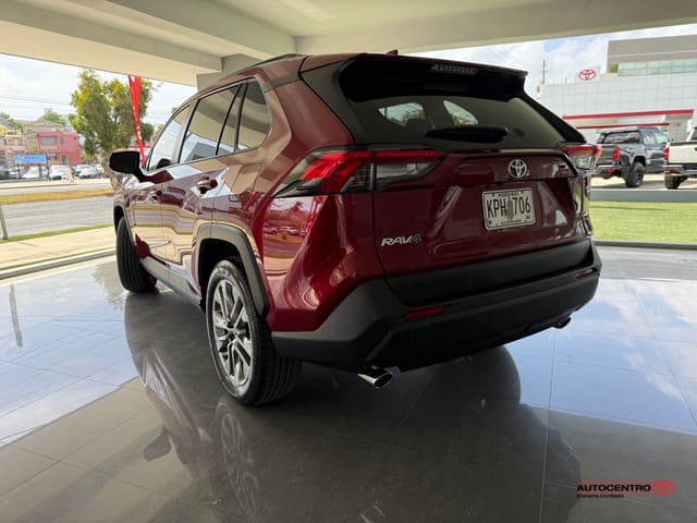 Toyota RAV4 XLE Premium 2025