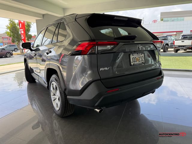 Toyota RAV4 LE 2021