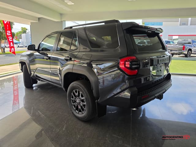 Toyota 4Runner SR5 2026
