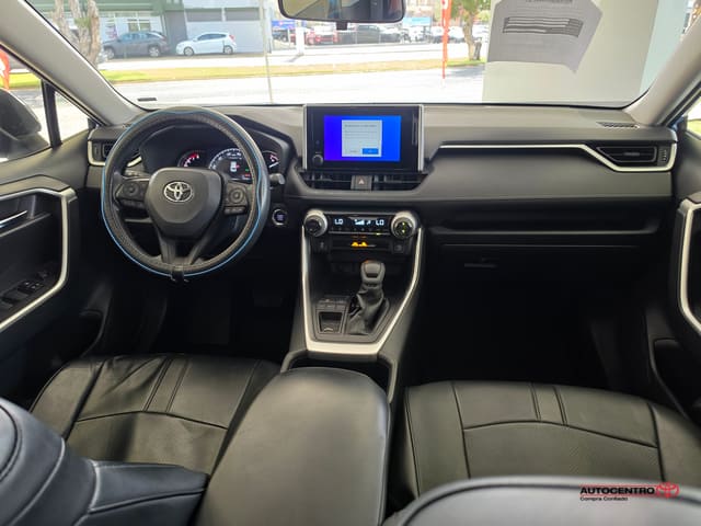 Toyota RAV4 XLE 2024