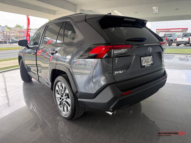 Toyota RAV4 XLE Premium 2025