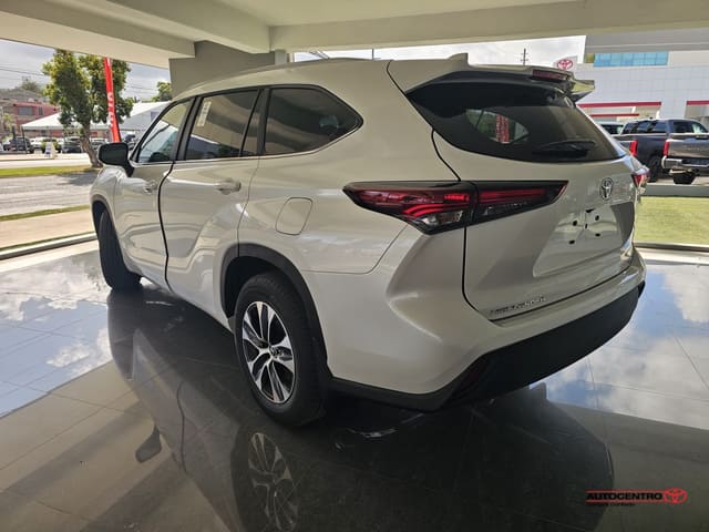 Inventario Nuevos 28 Toyota Highlander Hybrid XLE 2026