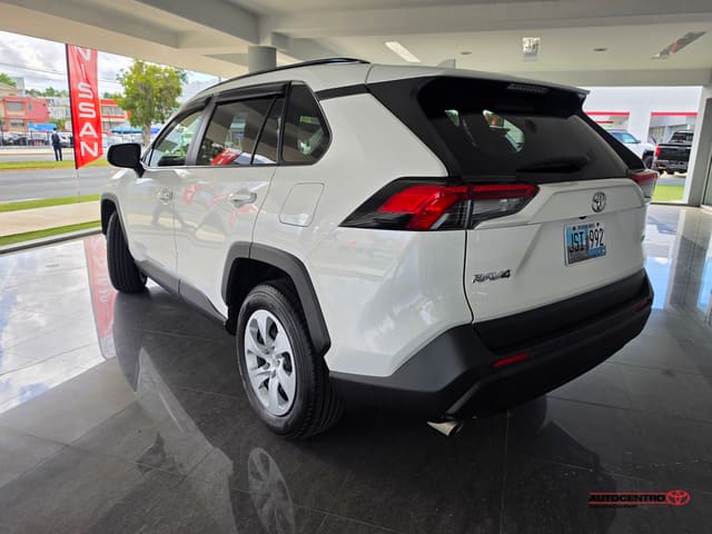 Toyota RAV4 LE 2021