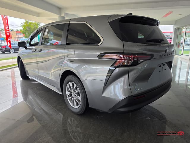 Toyota Sienna LE 2026