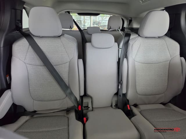 Toyota Sienna LE 2026
