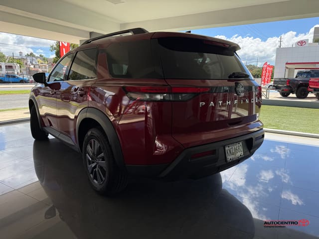 Nissan Pathfinder SV 2024