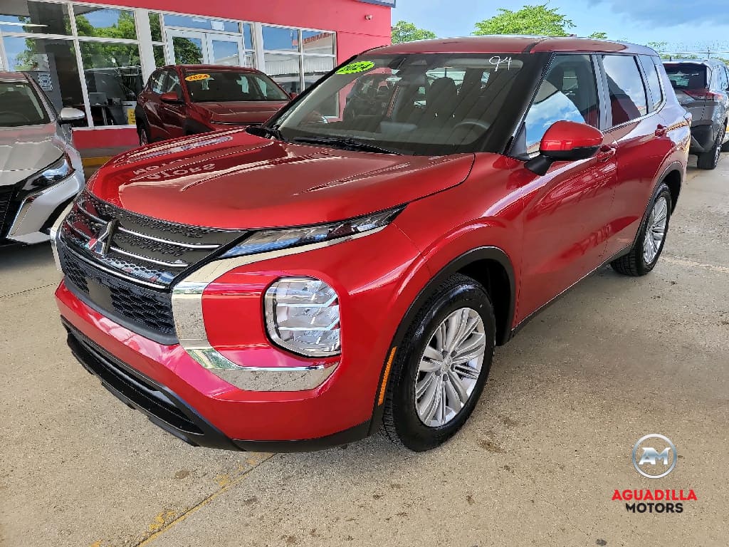 2024 Mitsubishi Outlander ES's photo