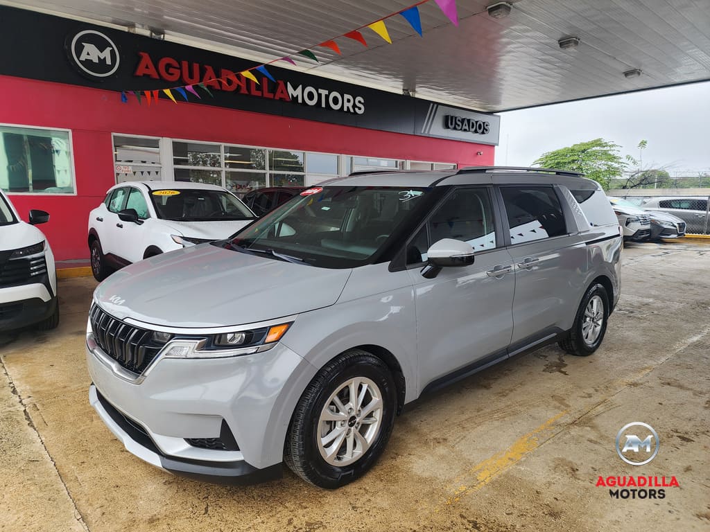 2024 Kia Sedona LX's photo