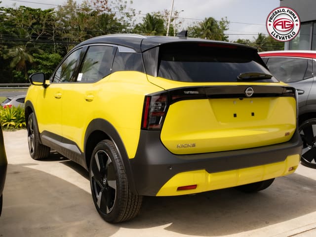 2026 Nissan Kicks SR