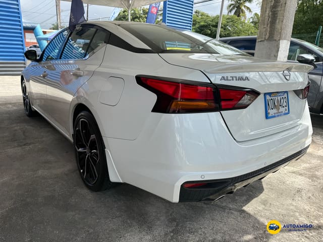 2025 Nissan Altima SR