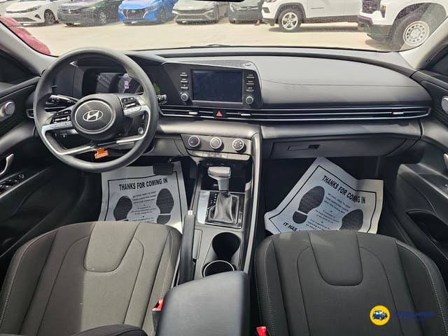 2025 Hyundai Elantra SE