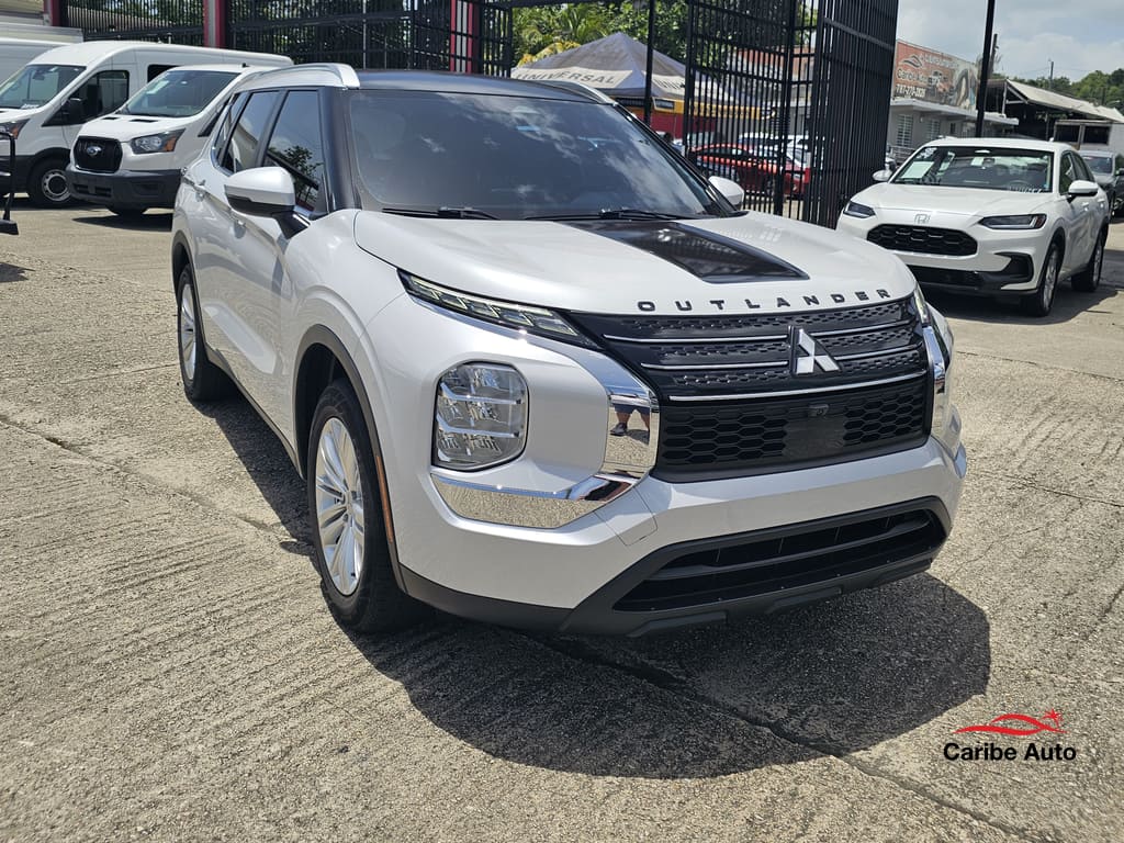 2022 Mitsubishi Outlander's photo