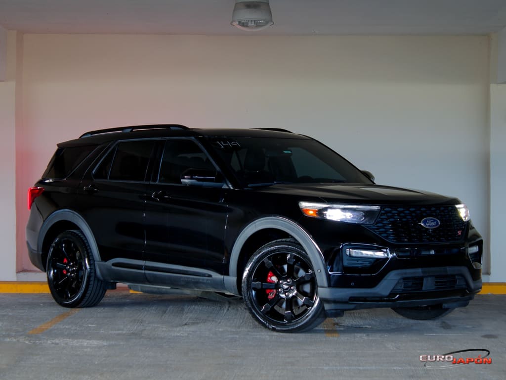 2020 Ford Explorer ST's photo