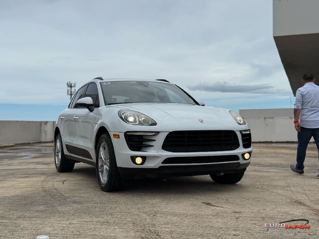 2018 Porsche Macan's photo