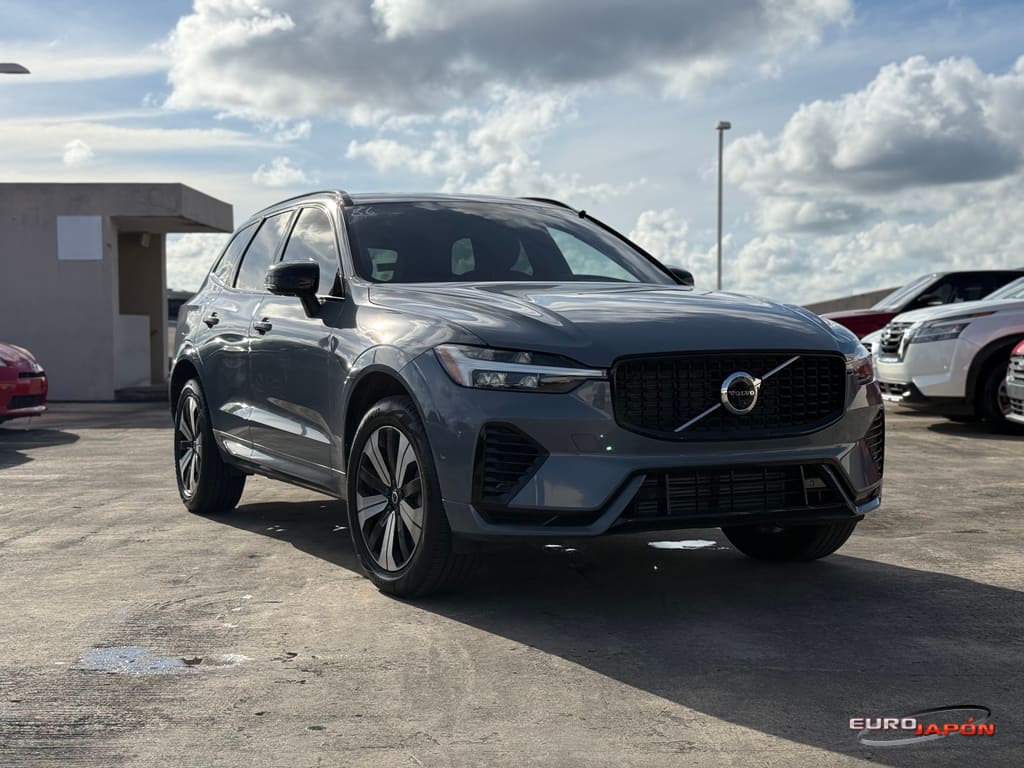 2023 Volvo XC60 Plus's photo
