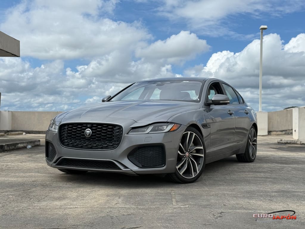 2021 Jaguar XF SE's photo