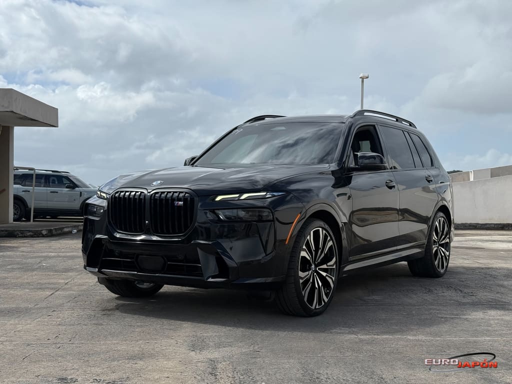 2023 BMW X7 M60i's photo
