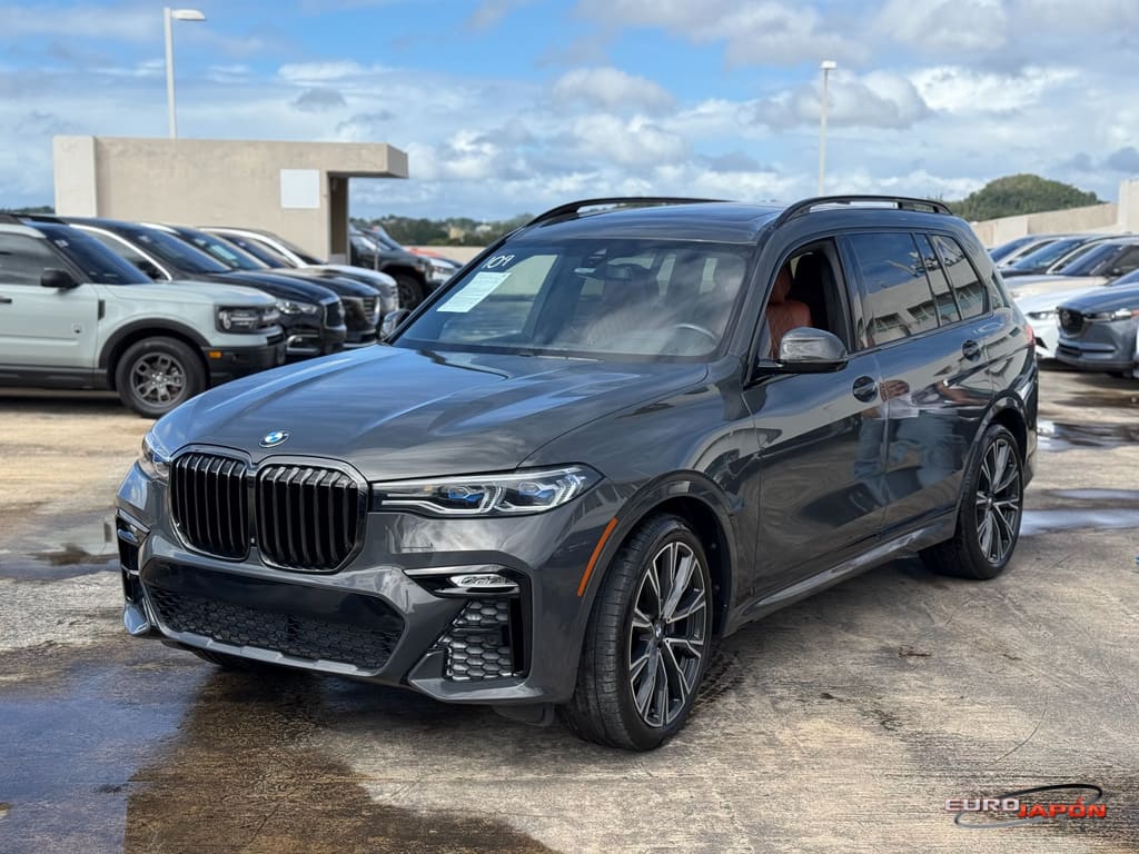 2022 BMW X7 M50i's photo