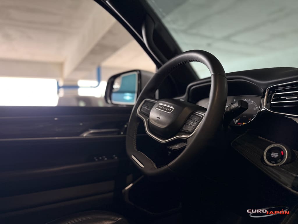 2022 Jeep Wagoneer Series III 4WD's photo