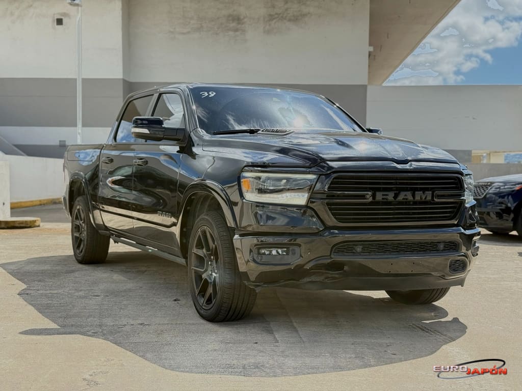 2022 RAM 1500 Laramie 4x4 Crew Cab 5'7's photo
