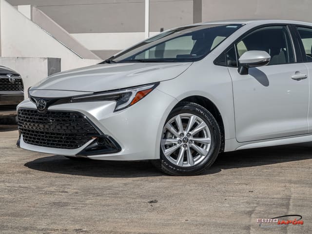 2025 Toyota Corolla Hatchback SE