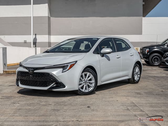 2025 Toyota Corolla Hatchback SE