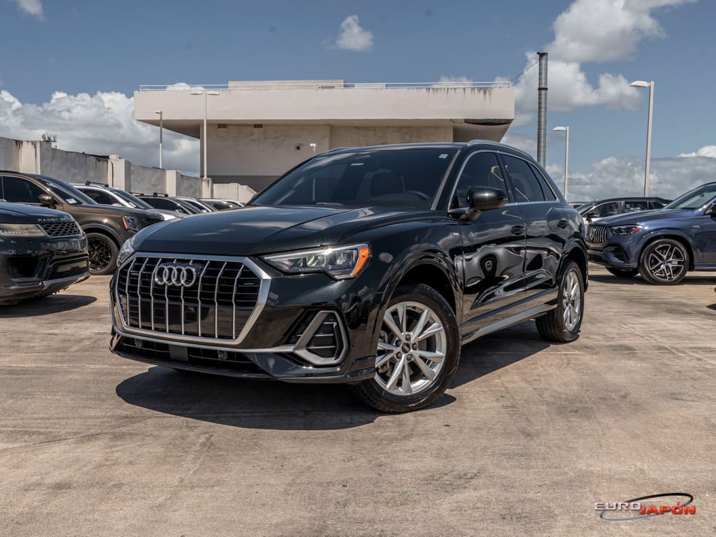 2022 Audi Q3 45 TFSI S Line Premium quattro's photo