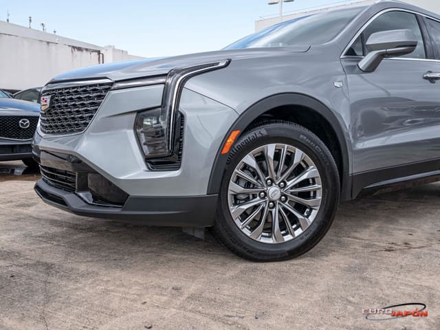 2024 Cadillac XT4 FWD Premium Luxury