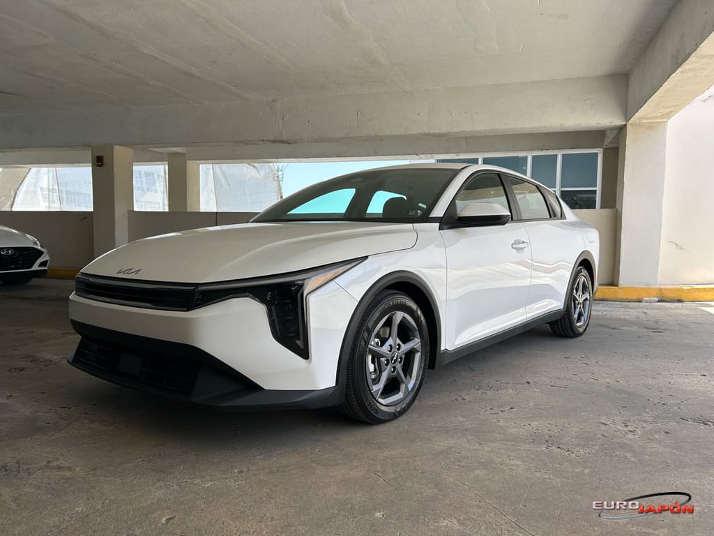 2025 Kia K4 LXS AT's photo