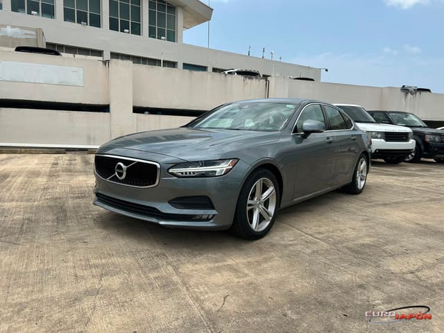 2017 Volvo S90 Momentum