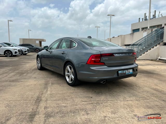 2017 Volvo S90 Momentum