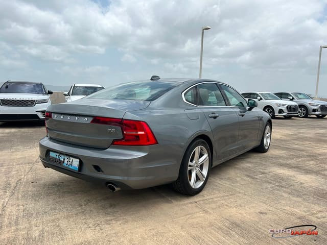2017 Volvo S90 Momentum