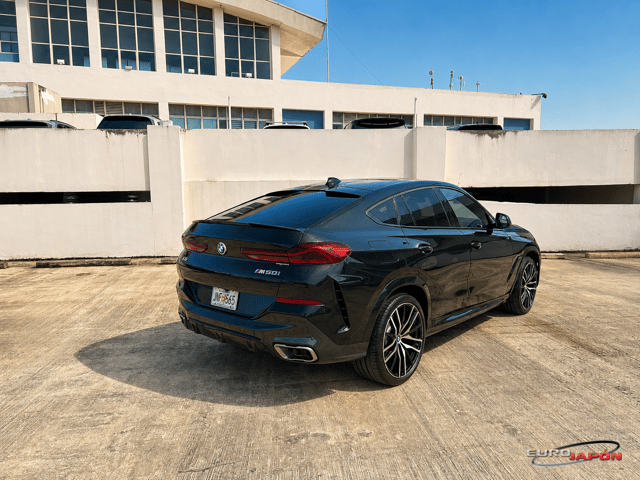 2021 BMW X6 M50i
