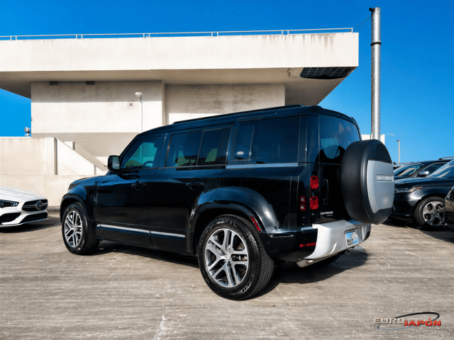 2020 Land Rover Defender SE