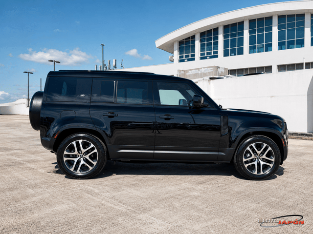 2020 Land Rover Defender SE