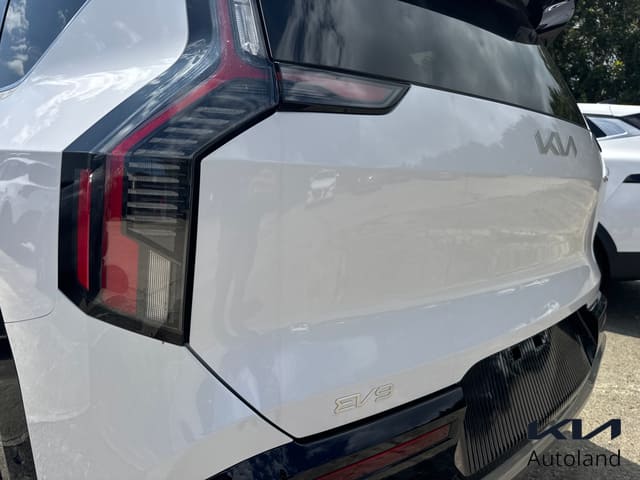2025 Kia EV9 Land