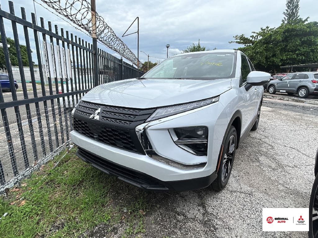 2026 Mitsubishi Eclipse Cross LE's photo