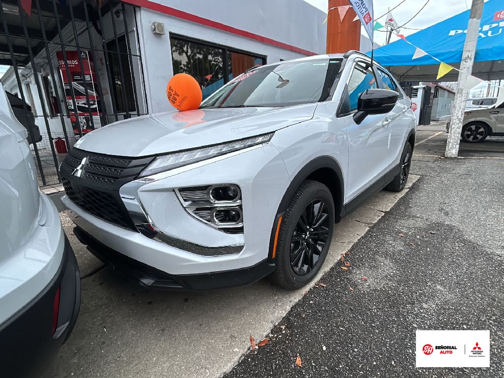 2025 Mitsubishi Eclipse Cross LE's photo