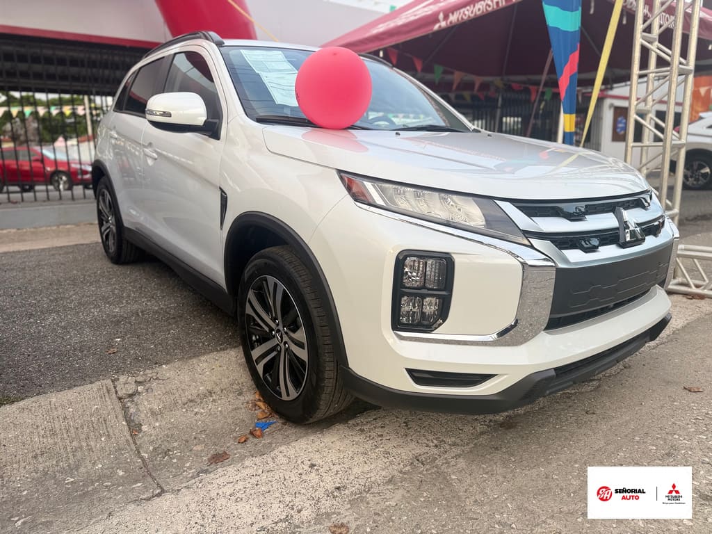 2026 Mitsubishi Outlander Sport SE's photo