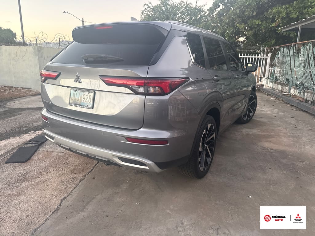2022 Mitsubishi Outlander SE's photo