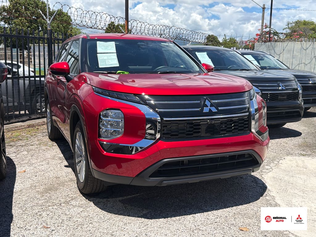 2026 Mitsubishi Outlander ES FWD's photo