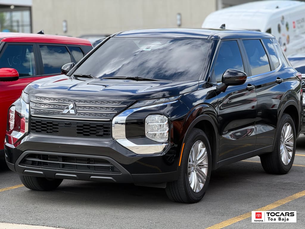 2024 Mitsubishi Outlander ES 2WD's photo