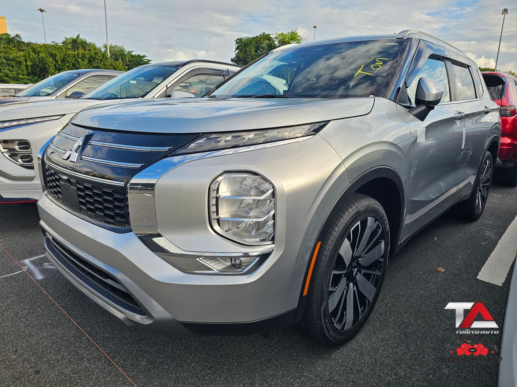 2025 Mitsubishi Outlander SE 2WD's photo