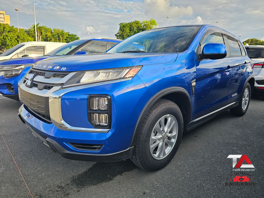 2024 Mitsubishi Outlander ES 2WD's photo