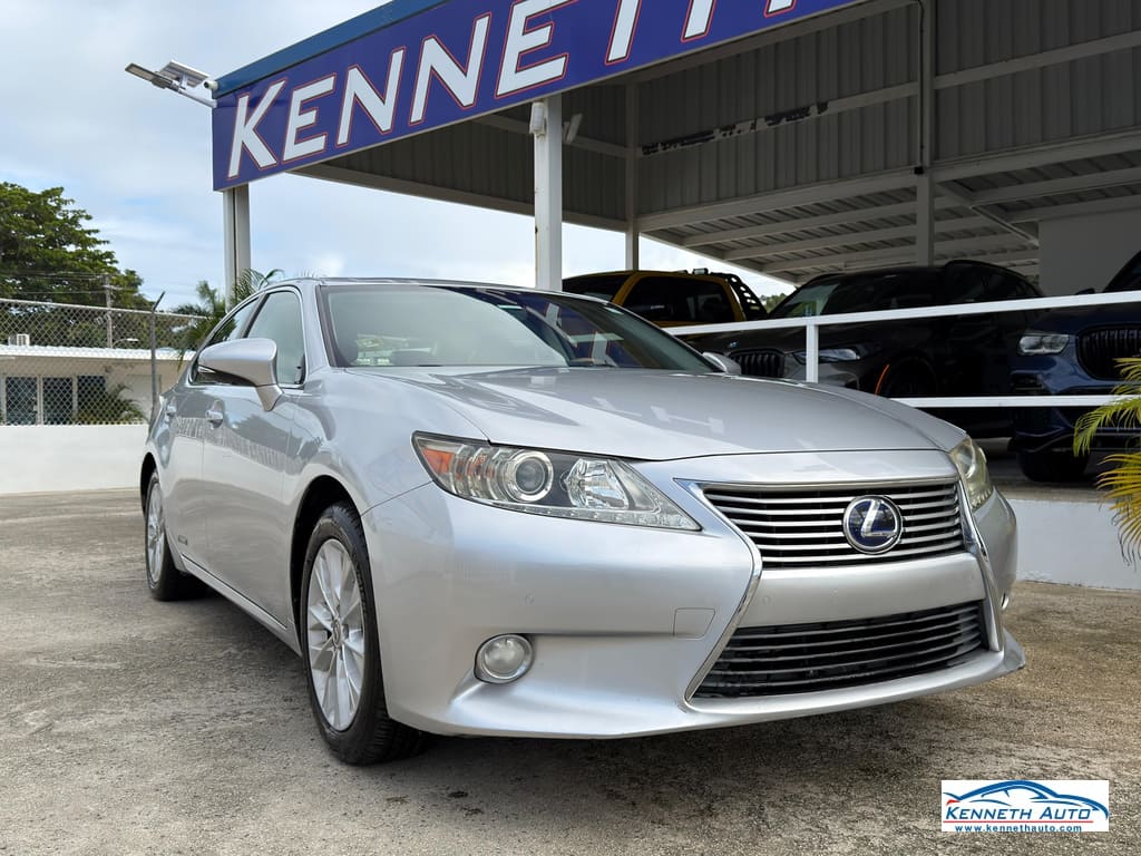 2013 Lexus ES 300h's photo